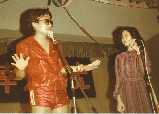 80年代高凌風在麗的呼聲禮堂接受顏貴娟現場訪問